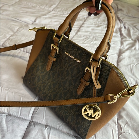 Michael Kors Ciara Medium Messenger Bag in Brown/Luggage *Style Logo Crossbody - Picture 3 of 5